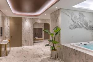 Um banheiro em Paramount Hotel Midtown