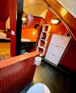 A bed or beds in a room at Buhardilla original