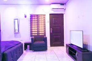 Televisor o centre d'entreteniment de Easyinn Shortlet Apartment