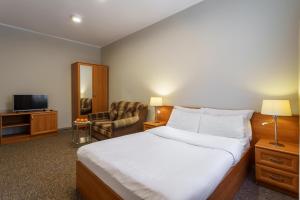 
Кровать или кровати в номере Dolinnka Hotel
