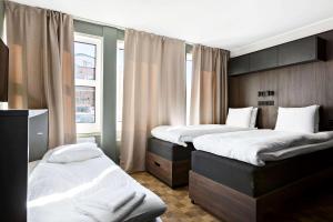 Postel nebo postele na pokoji v ubytování Sure Hotel Studio by Best Western Bromma + 37 fotografií