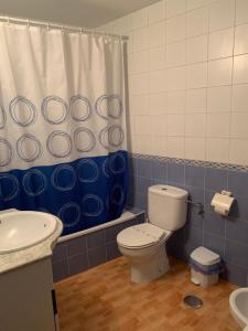 Bathroom sa Apartahotel Playa Conil
