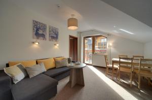 Posedenie v ubytovaní Beżowy i Nowoczesny Apartament Sun Seasons 24 w Szklarskiej Porębie by Noclegi Renters