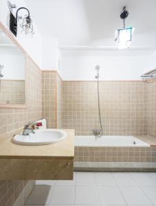 Koupelna v ubytování Hotel Marqués de Torresoto by Vivere Stays