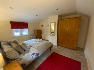 Postel nebo postele na pokoji v ubytování Deeside Snugs Apartments
