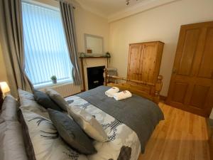 Postel nebo postele na pokoji v ubytování Deeside Snugs Apartments
