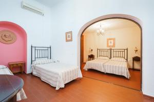 Postel nebo postele na pokoji v ubytování Hotel Marqués de Torresoto by Vivere Stays