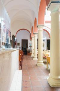 Restaurace v ubytování Hotel Marqués de Torresoto by Vivere Stays