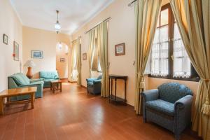 Posezení v ubytování Hotel Marqués de Torresoto by Vivere Stays