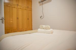 a bedroom with a bed with towels on it at רוזמרין בחרמון in Majdal Shams