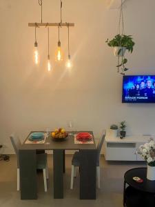 A television and/or entertainment centre at Lola Loft Még 4 kép