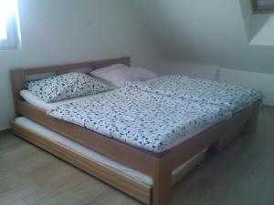 Posteľ alebo postele v izbe v ubytovaní Vinný sklep Kovárna