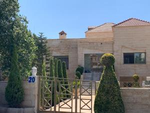 Gallery image of 4 bedrooms house with city view balcony and wifi at Amman in Amman