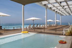 Bazen v nastanitvi oz. blizu nastanitve Vert Lagoon Netanya By AFI Hotels