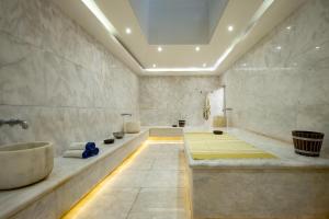 A bathroom at Vert Lagoon Netanya By AFI Hotels