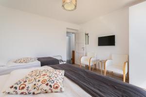 Postel nebo postele na pokoji v ubytování Apartment Banje Beach 2
