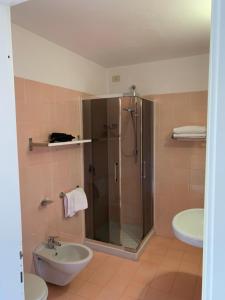 Ein Badezimmer in der Unterkunft Godo Beach Hotel