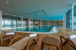 Bazén v ubytování Grand Bellagio Batumi Convention & Casino Hotel nebo v jeho okolí