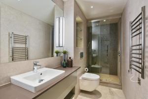 Hope House Residences by Aeria Apartments tesisinde bir banyo