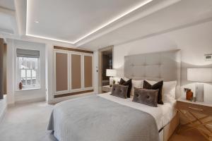 Hope House Residences by Aeria Apartments tesisinde bir odada yatak veya yataklar