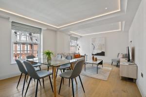 Hope House Residences by Aeria Apartments tesisinde bir oturma alanı