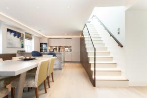 Hope House Residences by Aeria Apartments tesisinde mutfak veya mini mutfak