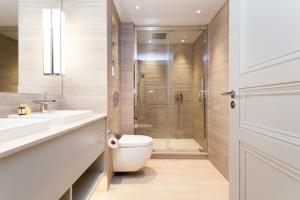 Hope House Residences by Aeria Apartments tesisinde bir banyo