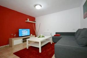 Galeriebild der Unterkunft 4 bedrooms house with enclosed garden and wifi at Ingenio in Ingenio