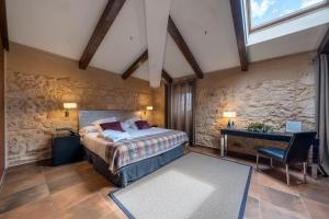 Cama o camas de una habitación en Castilla Termal Burgo de Osma