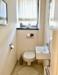 Łazienka w obiekcie STADTVILLA BELLE KITZ im Zentrum mit Sauna by Belle Stay