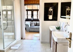 Łazienka w obiekcie STADTVILLA BELLE KITZ im Zentrum mit Sauna by Belle Stay