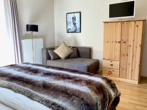 Łóżko lub łóżka w pokoju w obiekcie STADTVILLA BELLE KITZ im Zentrum mit Sauna by Belle Stay