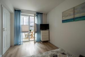 Televízia a/alebo spoločenská miestnosť v ubytovaní Ideal Apartments Grobla