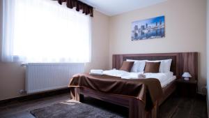 Postel nebo postele na pokoji v ubytování Irány Colorado Apartman