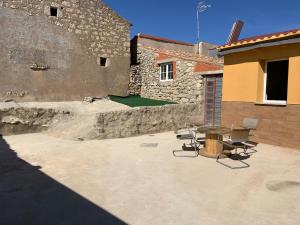Fotografie z fotogalerie ubytování Agradable casa con chimenea y patio totalmente privado v destinaci Barahona