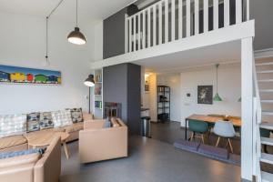 Uma área de estar em Holidayhouse - Lepelblad 7 Nieuwvliet-Bad