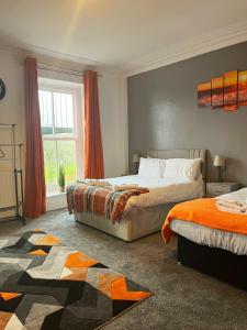 a bedroom with two beds and a window at Queens Hotel in Blaenau-Ffestiniog