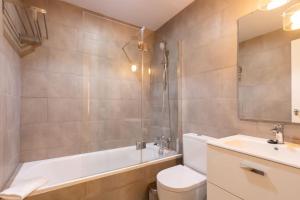 Kúpeľňa v ubytovaní Angeles Santa Cruz Deluxe by Valcambre + 25 fotografií