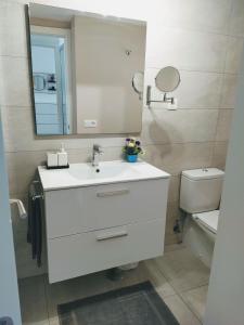 Kúpeľňa v ubytovaní Disfruta Sol & Playa en Corralejo I