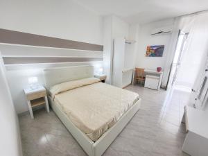 Postel nebo postele na pokoji v ubytování Porto Cesareo Hotel