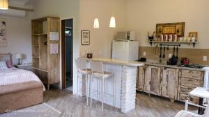 a kitchen with a counter and a refrigerator at Vieja Hacienda in Praia do Rosa
