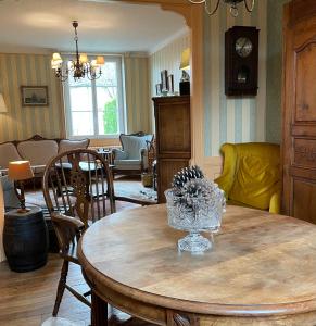 a living room with a table and chairs at Les 3 Gamins in Boussac