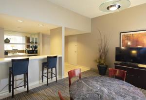 a living room with a kitchen and a table and chairs at The Clyde Hotel in Albuquerque