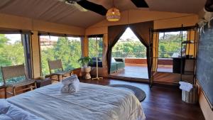 Photo de la galerie de l'établissement HBG Glamping community Yoga & Wellness space, à Santa Teresa