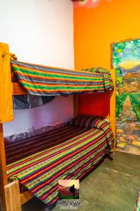 - un lit superposé avec un hamac dans une chambre dans l'établissement BELLA VISTA TILCARA, à Tilcara