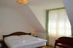 Łóżko lub łóżka w pokoju w obiekcie Hotel Renesance Krasna Kralovna