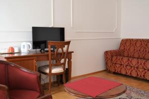 Telewizja i/lub zestaw kina domowego w obiekcie Hotel Renesance Krasna Kralovna