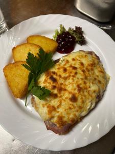 Jídlo v hotelu nebo okolí