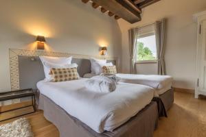 Maisons d'hôtes - Domaine Le Coq Enchanté客房内的一张或多张床位