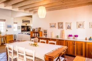 Η κουζίνα ή μικρή κουζίνα στο Silversands Beach Villa